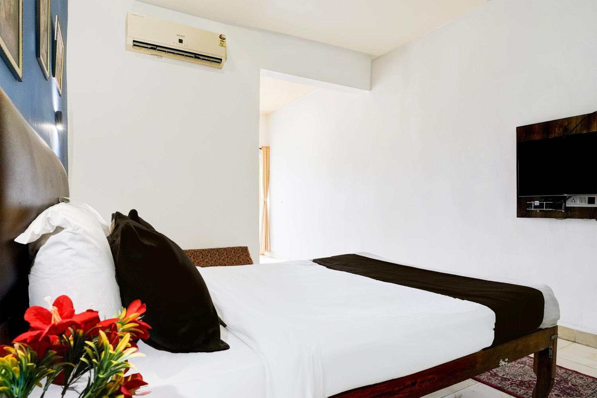 Super Townhouse Candolim Exterior foto